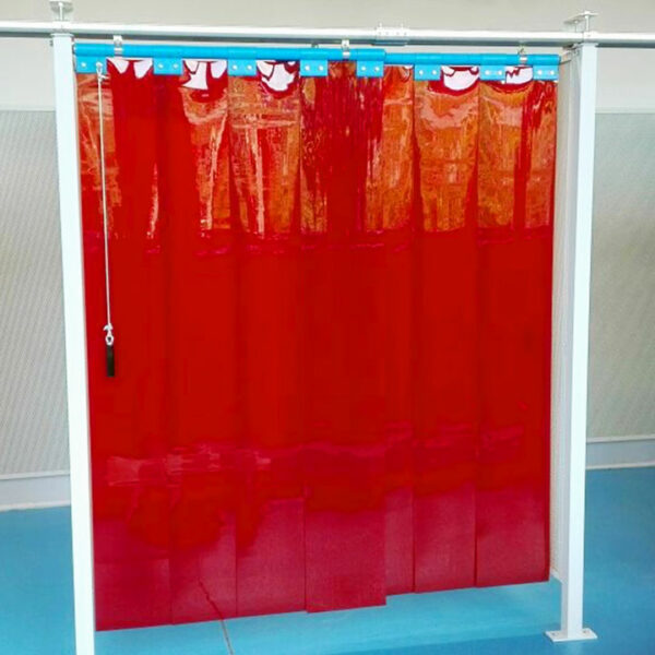 Sonosorp Lärmschutz, Schweißerschutzvorhang, Produktbild (roter Vorhang)